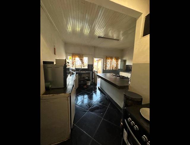 4 BEDROOM HOUSE FOR SALE IN PETERSFIELD